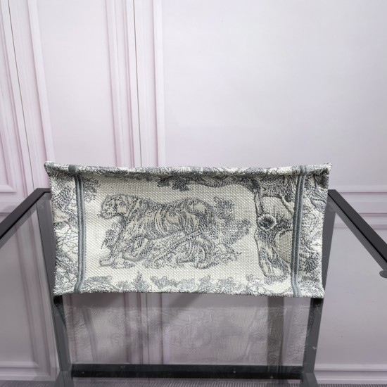 Tote book