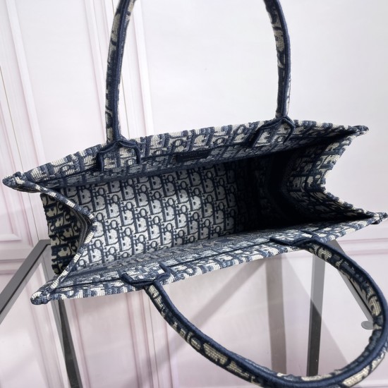 Tote book