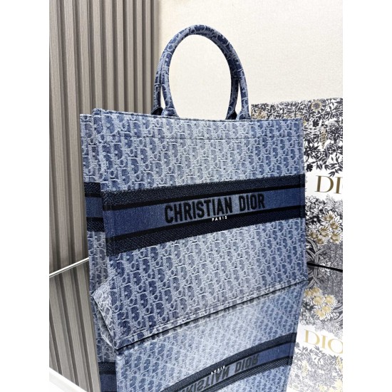Tote book
