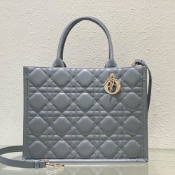 Tote book