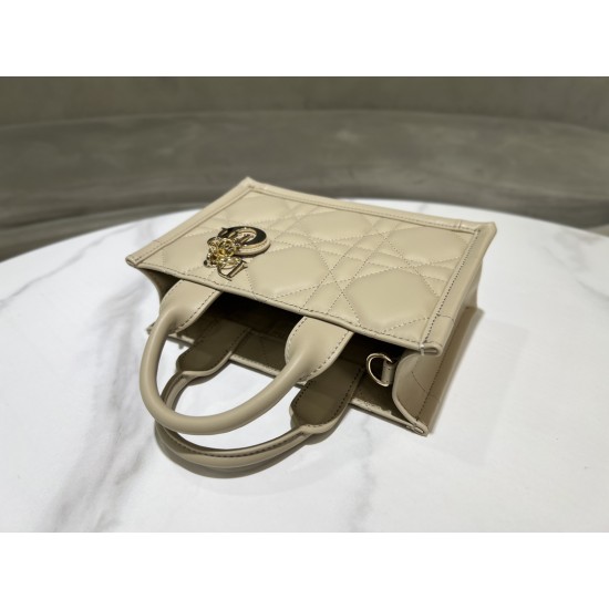 Tote book