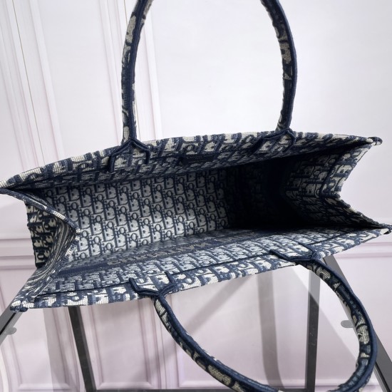 Tote book