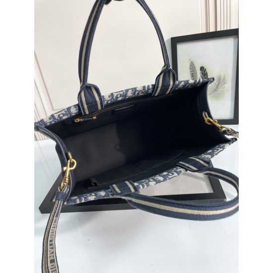 Tote book