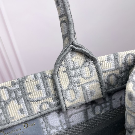 Tote book