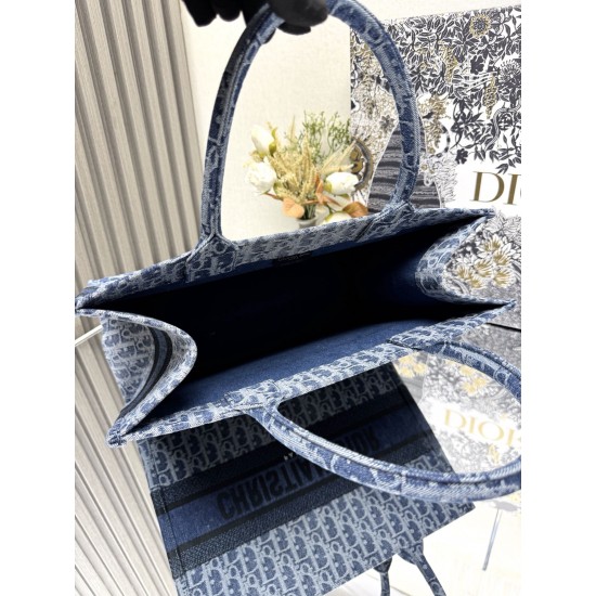 Tote book