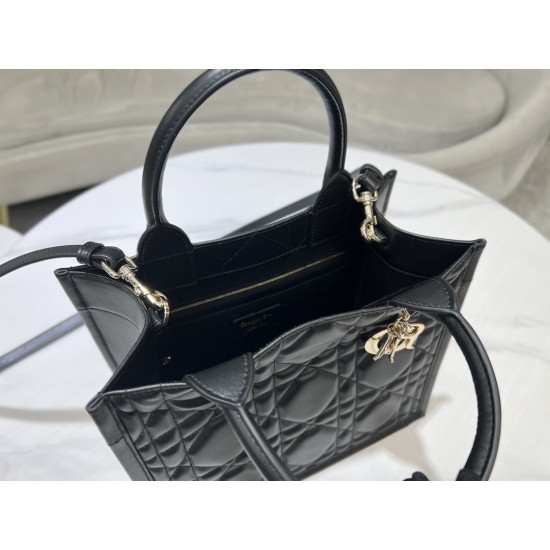 Tote book
