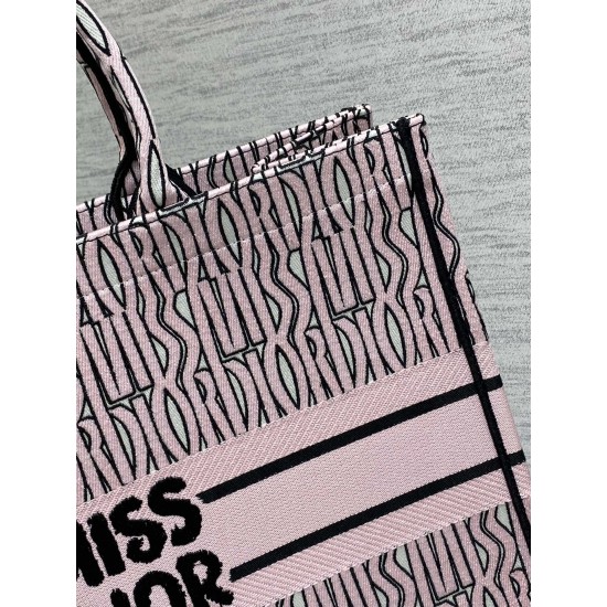 Tote book