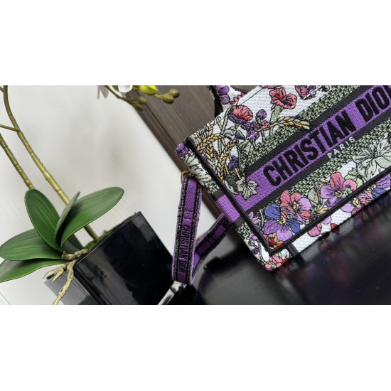 Tote book