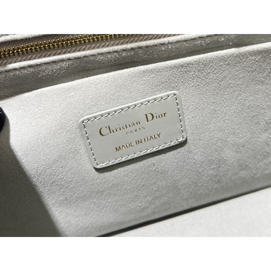 Tote book