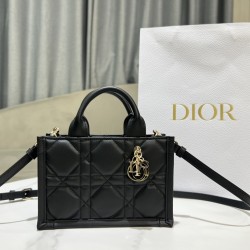 Tote book