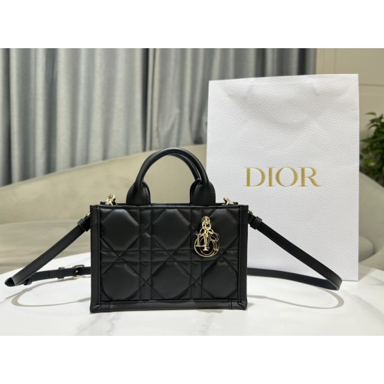 Tote book