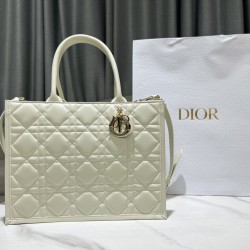 Tote book