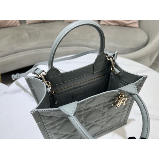 Tote book