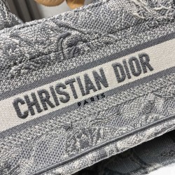 Tote book