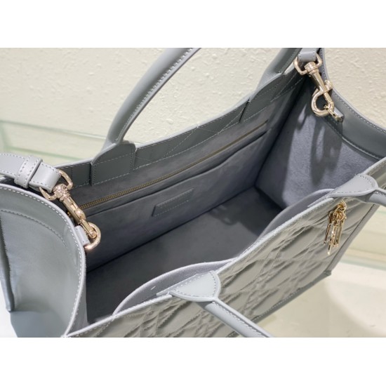 Tote book