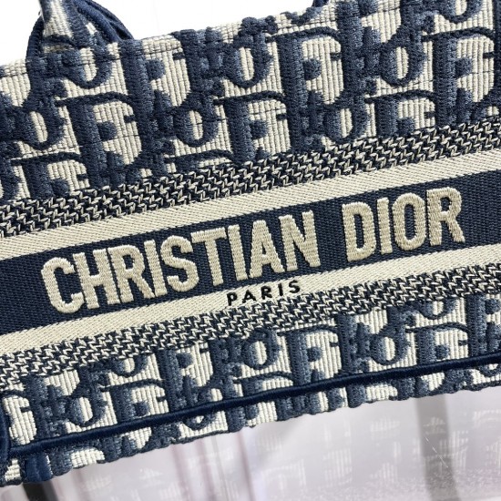Tote book