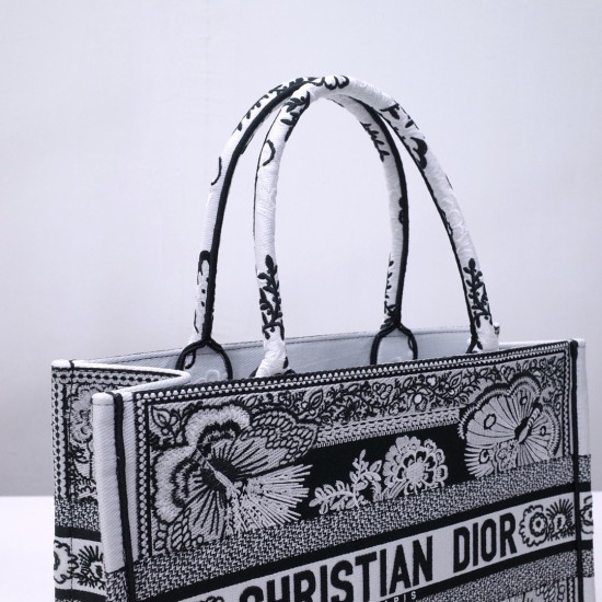 Tote book