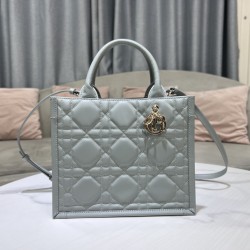 Tote book