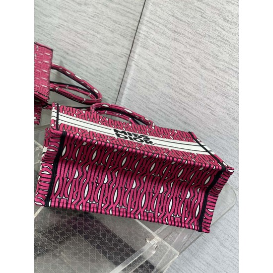 Tote book