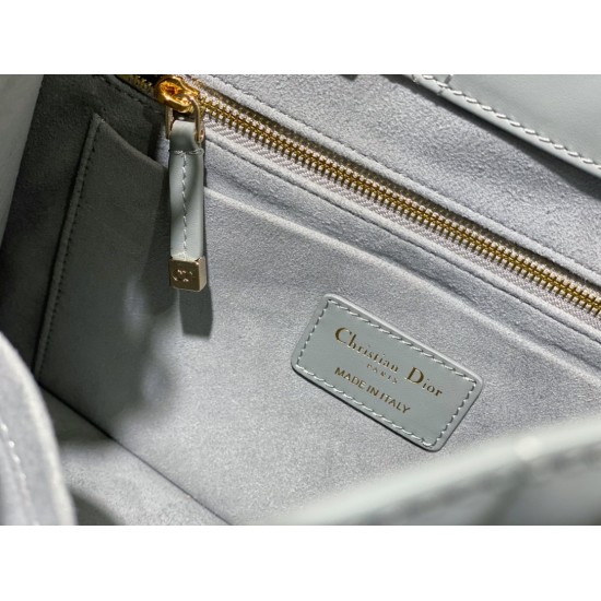 Tote book