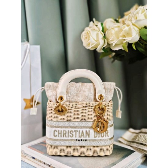 Tote book