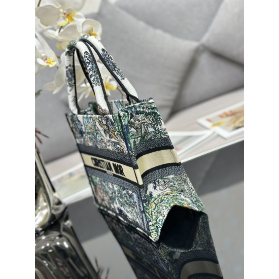Tote book
