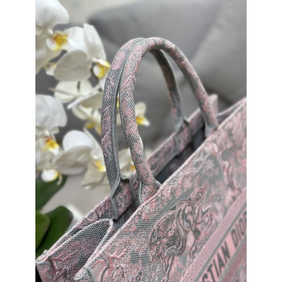 Tote book