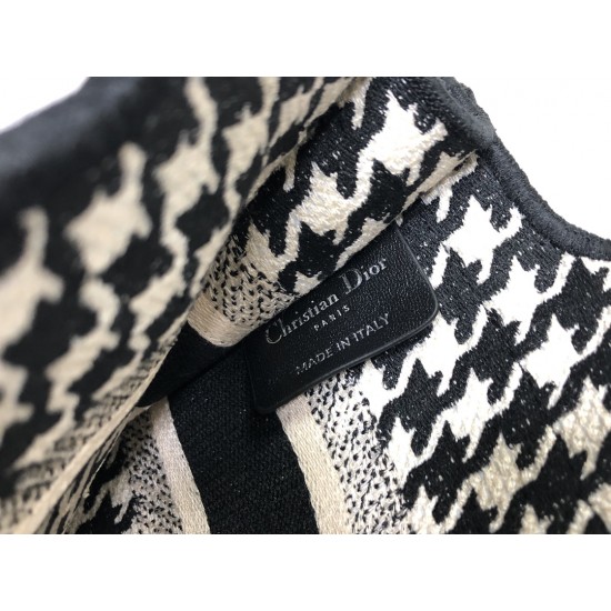 Tote book