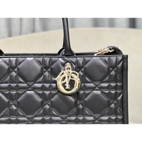 Tote book
