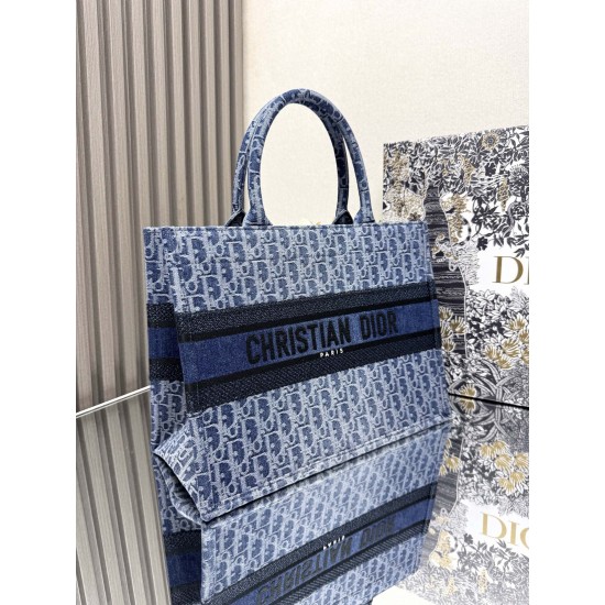 Tote book