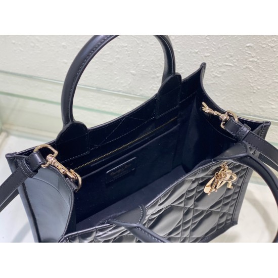 Tote book