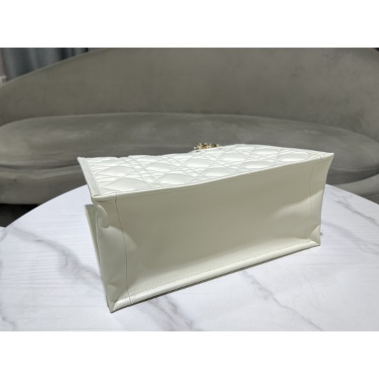 Tote book