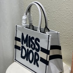 Tote book