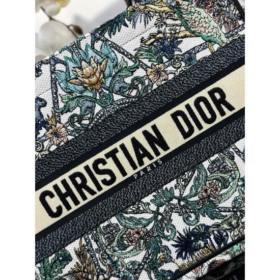Tote book