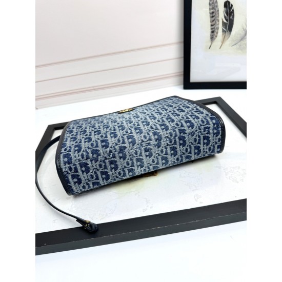 Tote book