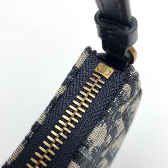 Saddle