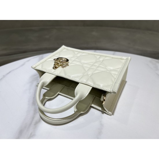 Tote book