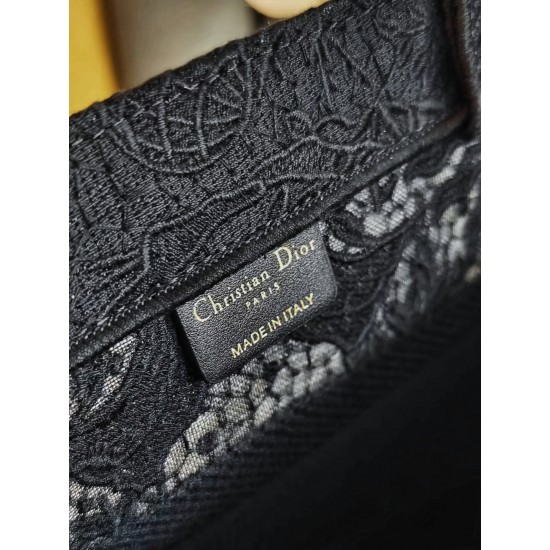 Tote book