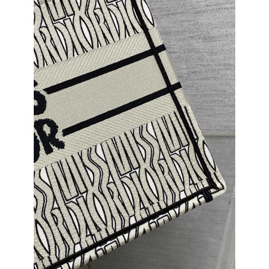 Tote book