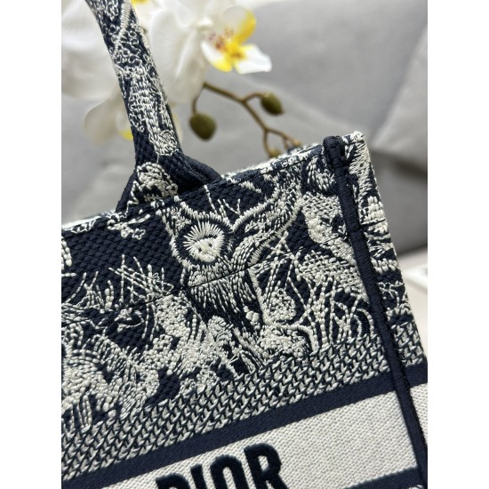 Tote book