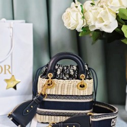 Tote book