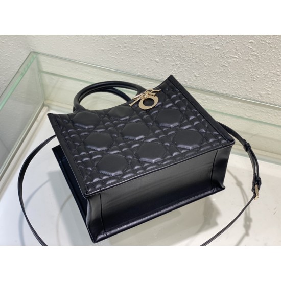 Tote book