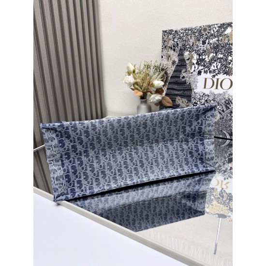 Tote book