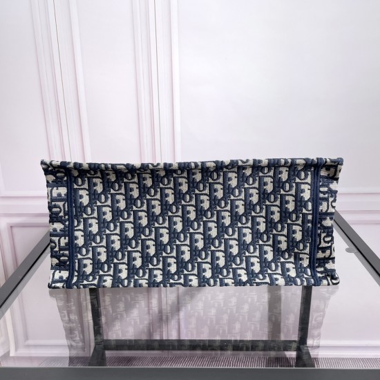 Tote book