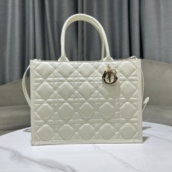 Tote book