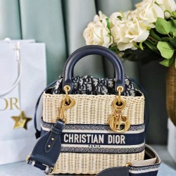 Tote book