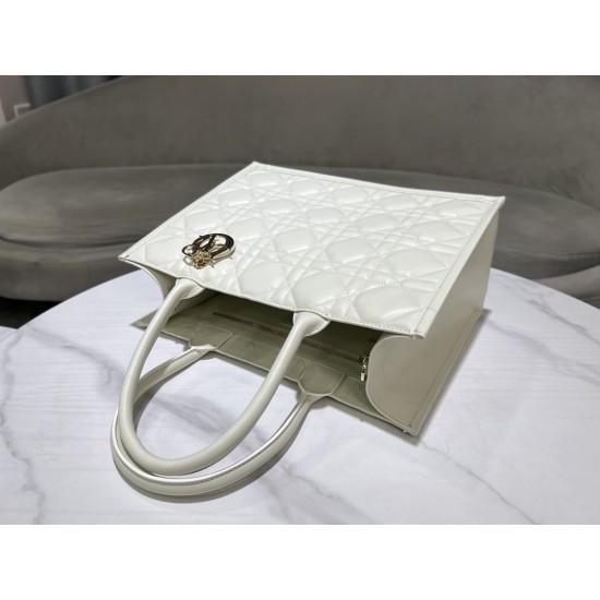 Tote book
