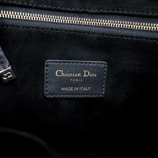 Tote book