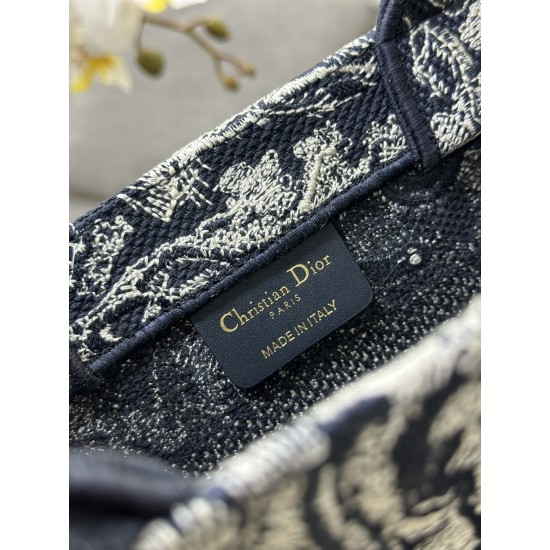 Tote book