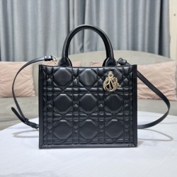 Tote book